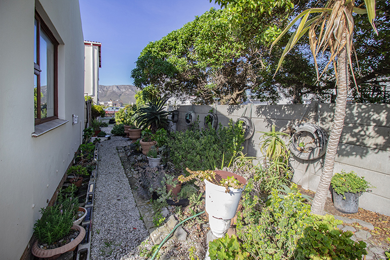 4 Bedroom Property for Sale in De Kelders Western Cape